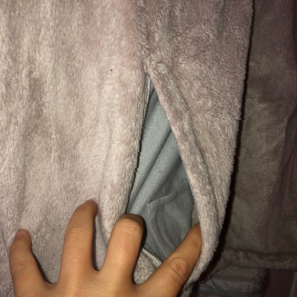 North Face sliver off white soft fluffy jacket - Picture 6 of 6